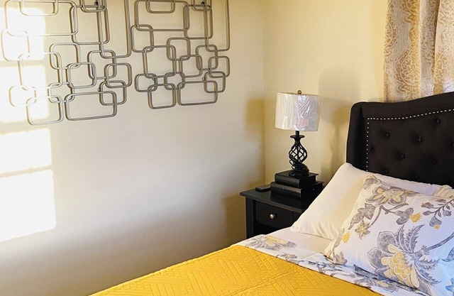 Gated community 2-bedroom house with WiFi, AC in enjoyable Old Harbour