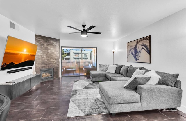 Gated complex, Near Biltmore's Fine Dining & Shopping, Heated Pool, Spa & Fitness Room + FREE GOLF!