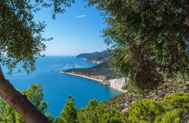 Gated single house with sea view in Gargano National Park