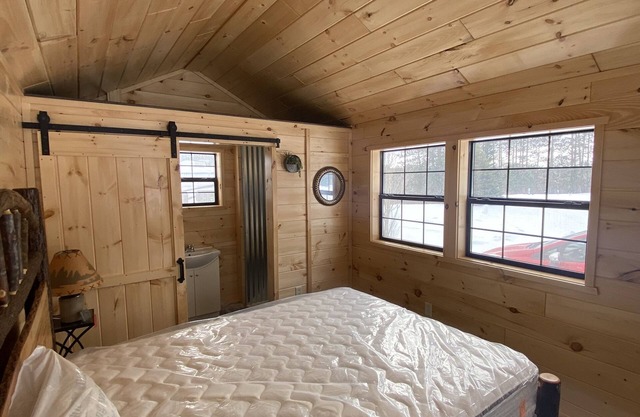Gatehouse Black Bear Cabin only 1 mile to Crystal Mt Ski Resortnn