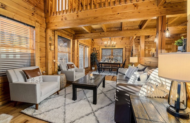 Gatlin Cove Retreat! Pet Friendly cabin w/HotTub & Game Room!