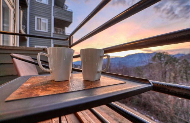 Gatlinburg Condo with Stunning Mountain Views, Pool, WIFI & Minutes from Ober!