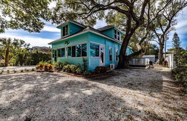 GECKO COVE ART DISTRICT - PET FRIENDLY