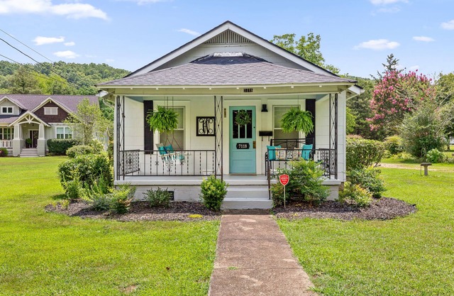 Genevieve's Cottage! Totally Renovated with all the Charm!