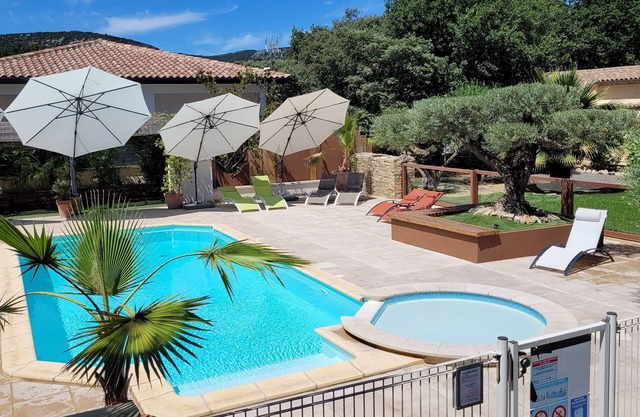 - GENEVRIER cottage -
