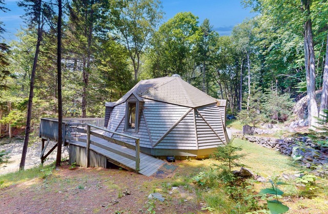 Geodesic Dome w/Riverfront Deck, Lovely Views, & High-Speed WiFi - Dogs Welcome