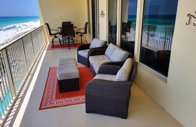 Georgeous 2-Bedroom; Disc Fall Rates! Spect Gulf Views; Beach Chair Serv Incl.