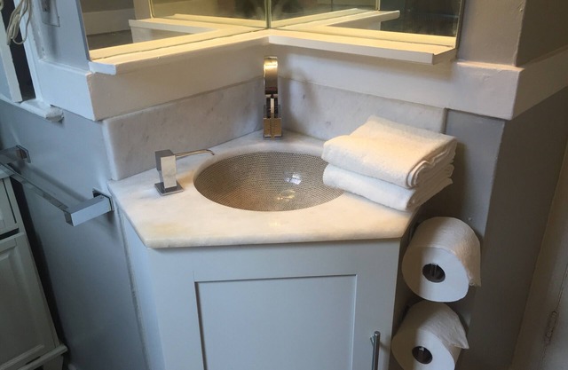 Georgetown 2 bedrooms, one bathroom , centrally located .