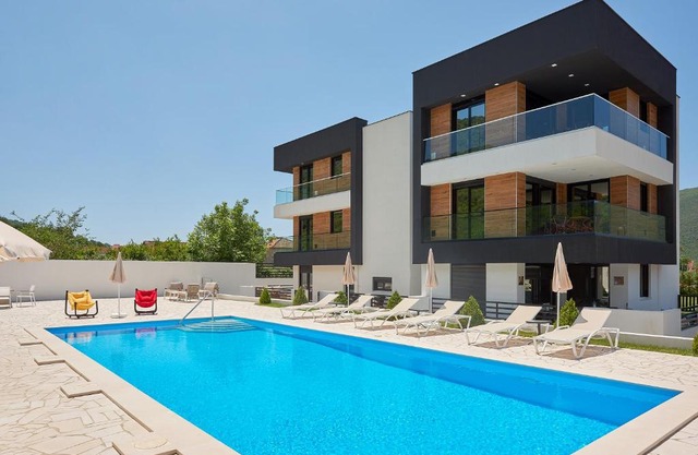 Georgiy Lux Apartments