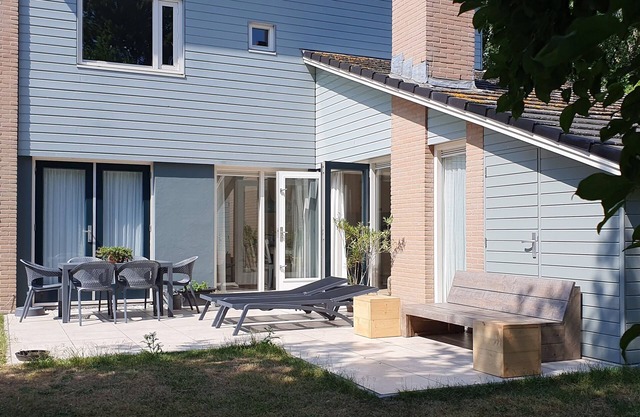 Gerenoveerd gezinsvakantiehuis voor 6 personen met sauna, nabij het strand