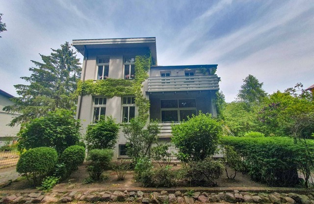 GERMAN VILLA - ENTIRE HOUSE Lots of space for friends, family with sauna garden