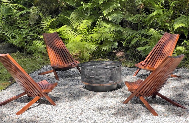 Getaway Cottage in Roberts Creek: Relax by the Beach & Forest, Art studios.