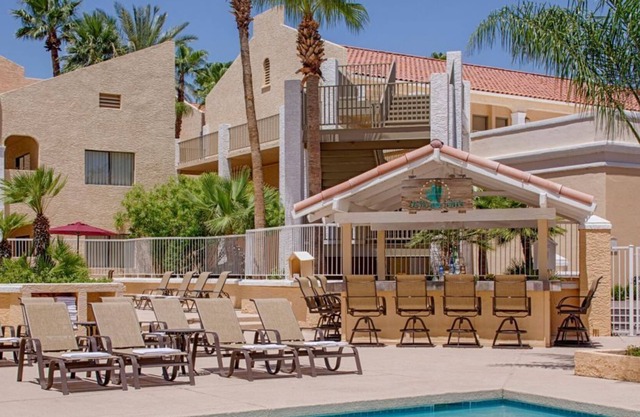 GETAWAY DEAL! THREE GREAT UNITS & FREE PARKING!