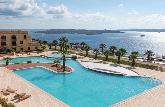 GetawayNpetto Private Duplex Maisonette with Jacuzzi Hot Tub