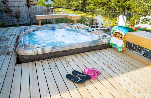 GG:}Hot-Tub~WalkToBeach&Trailsb~Fire~Pit~Bikes~Ping-Pong~Cornhole~Fenced~DogOK~