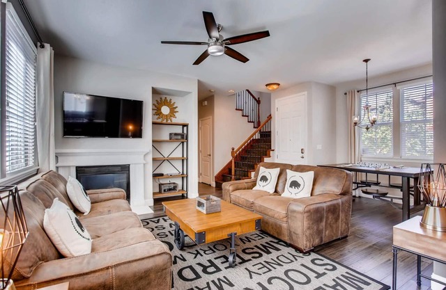 GIANNO SILVER Downtown, Airport, Grill, Garage Yard, Walk To Parks Tennis Courts