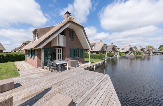 Giethoorn Villa with Modern Touch