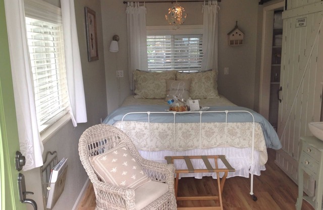 Gig Harbor- Traveling Nurses welcomed Special Rates Applied >Beekeepers Cottage