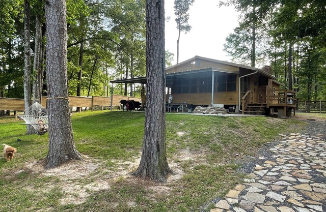 Gilligan’s Waterfront Retreat – Peaceful-Fish, Grill & Relax!