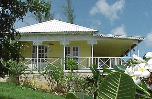 Gingerbread Cottage with pool. Nr Holetown