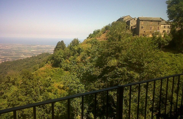 Gite 2 épis in a green setting, panoramic sea view