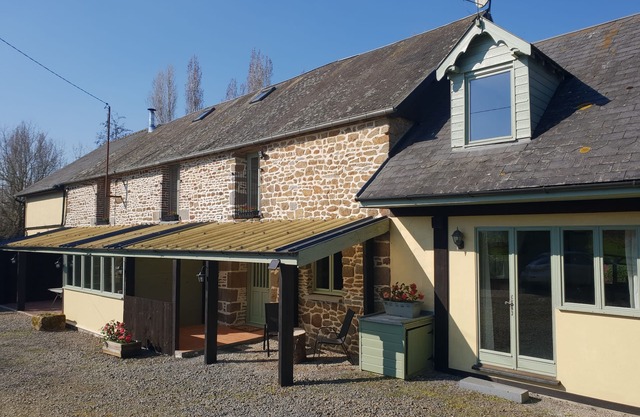 Gite 3 bedroom, 2 bathroom, swimming pool, fishing lakes, large mature garden