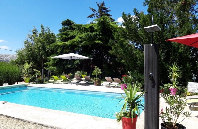 GITE 3* with SWIMMING POOL Spa/Sauna between FUTUROSCOPE ZOO BEAUVAL CHATEAUX LOIRE