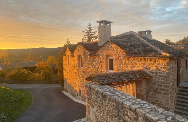 Gîte 4 * La Caussenarde 10km from Millau Heated indoor swimming pool
