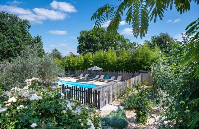 Gite Bouconne, air-conditioned studio with terrace for 1 or 2 people - shared outdoor swimming pool