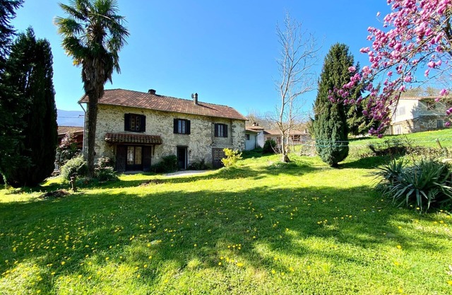 Gite de Groupe "petit Moya", Maison de Campagne