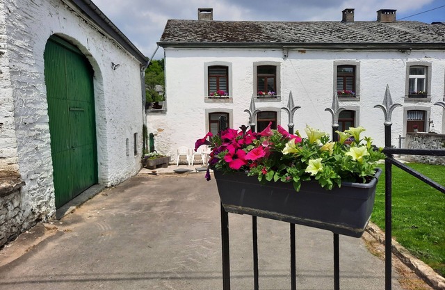 Gîte-Family-Ensuite with Bath-Garden view