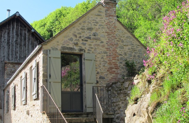 Gite surrounded by nature next to the river situated in the Morvan regional park