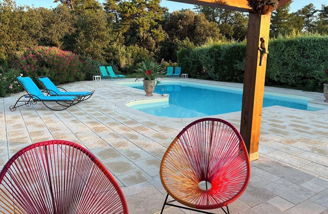 Gite in a Provencal country house with swimming pool.