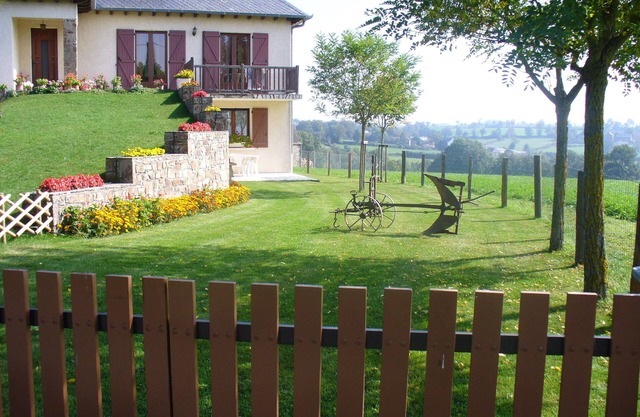 Gite in the countryside, 984 feet away from the village, quiet, clear view