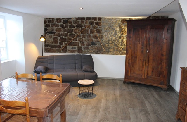 Gite L'outaou du château, dreamlike silence in the heart of the village