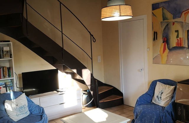 Gite La Tanière d'Ysengrin a cosy house in the heart of a Burgundy village