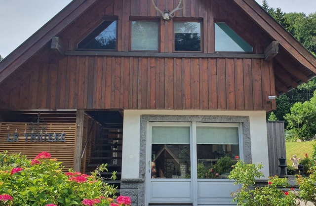 GITE "LA TANIERE" large terrace, arbour, barbecue FULL NATURE