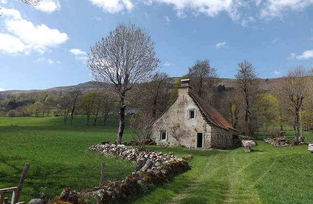 Gite Lavigerie, 2 bedrooms, 4 persons