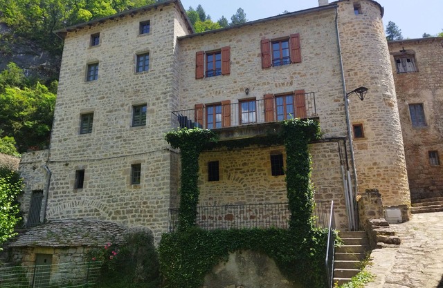 Gîte "Les Osiers" Le Pigeonnier sleeps 10, in the heart of the Gorges du Tarn