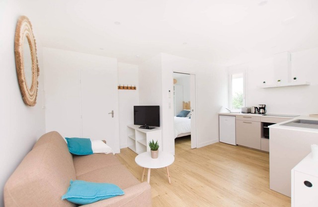 Gîte Pujaudrine, 2 rooms, air-conditioned with terrace for 1 to 4 people - shared outdoor swimming pool