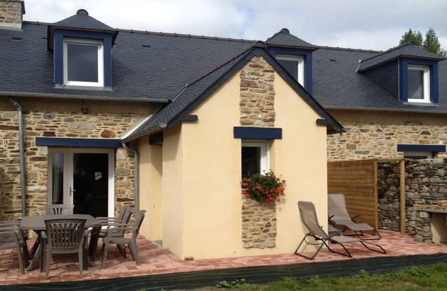 Gîte RUZ in old farmhouse, Mont-St-Michel bay