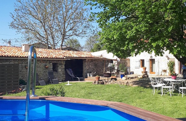 Gîte Sous le tilleul with above ground pool and new kitchen 2024!