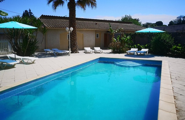 Gite T2 Les Pins with heated swimming pool in wooded grounds
