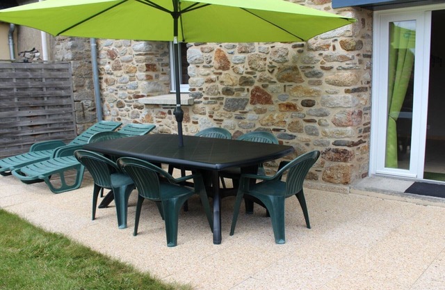 Gîte TI GWER in old farmhouse, bay of Mont-St-Michel