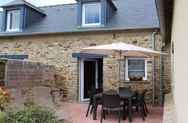 Gîte TI MELEN in old farmhouse, bay of Mont-St-Michel