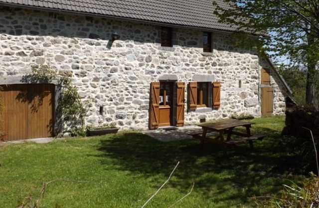Gite Trémouille, 3 bedrooms, 6 persons