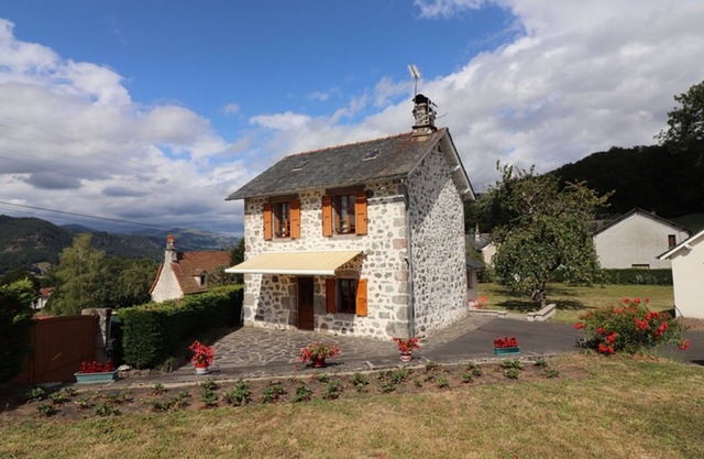 Gite Vic-sur-Cère, 2 bedrooms, 4 persons