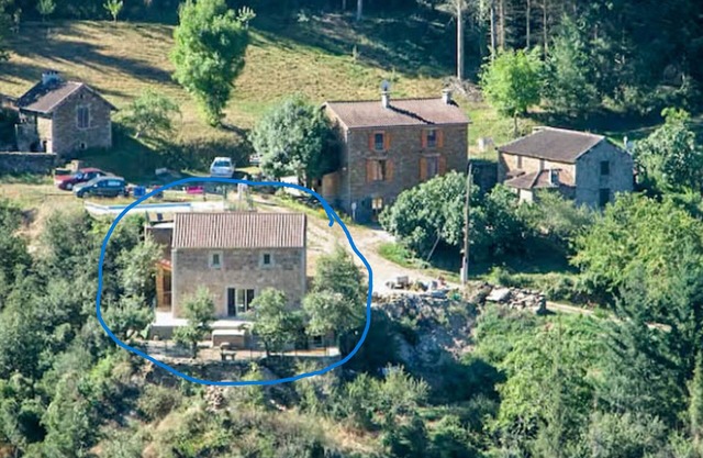 Gite with great views, pool and jacuzzi!