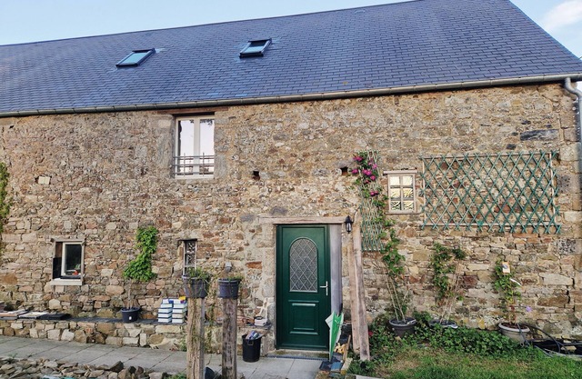 Gîte with Llamas in Normandy – Ideal for Families & Groups, Sleeps 8–10