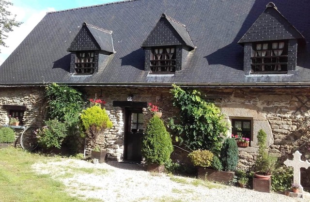 Gites de Camors - Longere Sleeps 8 (4 Bedrooms)